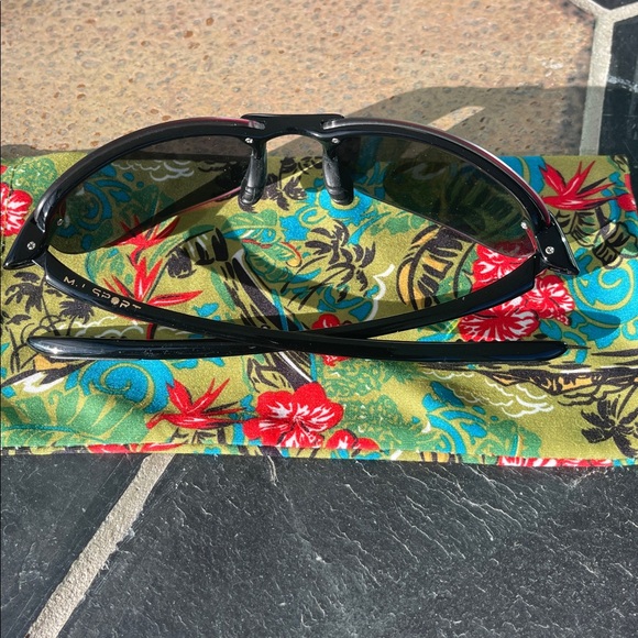 Maui Jim Makaha MJ-405-02 Polarized Sunglasses - Picture 5 of 16